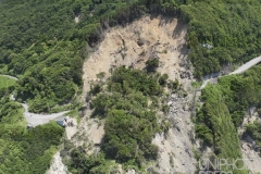 土砂崩れが放置された道路_2024年_石川県KDO_2024063008560