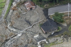 土砂が流入した道路_台風７号_鳥取県_2023年_KDO_2023081610569